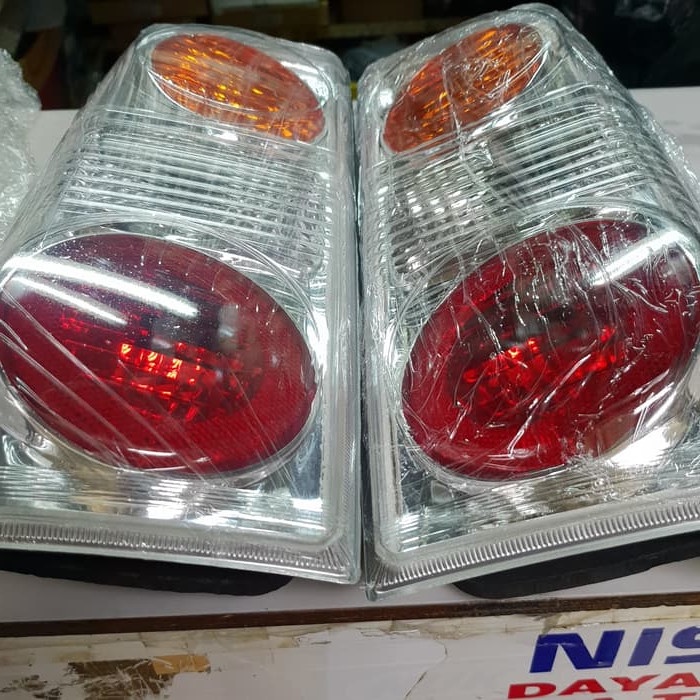Lampu Belakang Nissan Terrano star