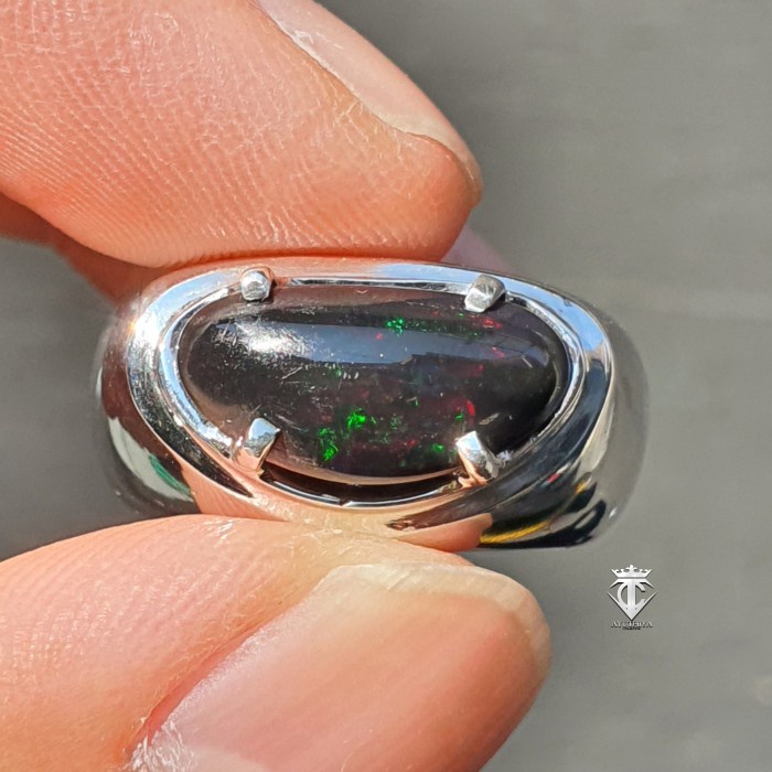 Batu Natural Black Opal Solid Banten Indonesia 2.73 Ct NTE GRI Memo