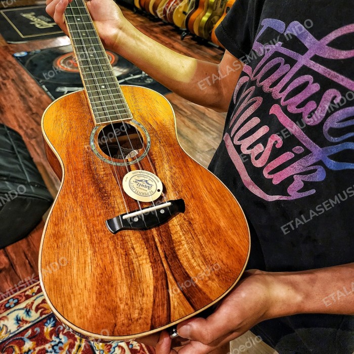 Ukulele - Moana Ukulele Tenor Allsolid Koa Original Factory
