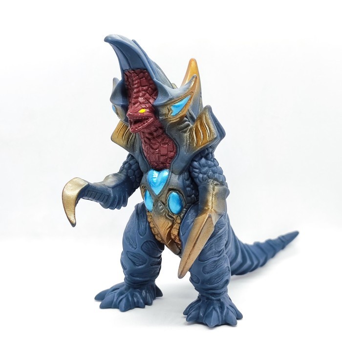 bandai ultraman kaiju super gobu cobb cov figure ultra monster series telorayampuyuh