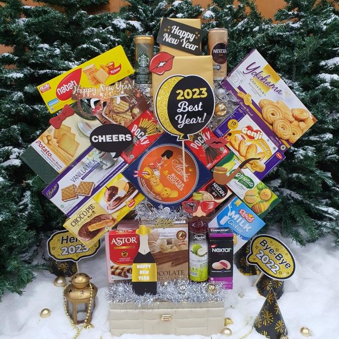 

Terlarisss - Paket Dekorasi Hampers Tahun Baru Parcel Hadiah Kue Kering 002 - Langsung Kirim