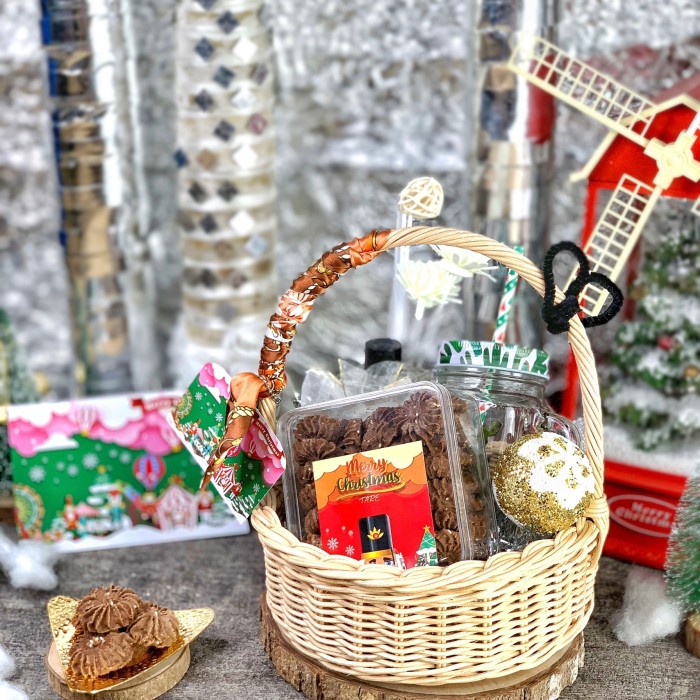 

DISKON MURAH Hampers Christmas 2020 Bag / Parcel Natal 2020 Kotak Keranjang BERRY30.JAYA
