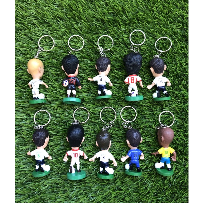 gantungan kunci figure pemain sepak bola