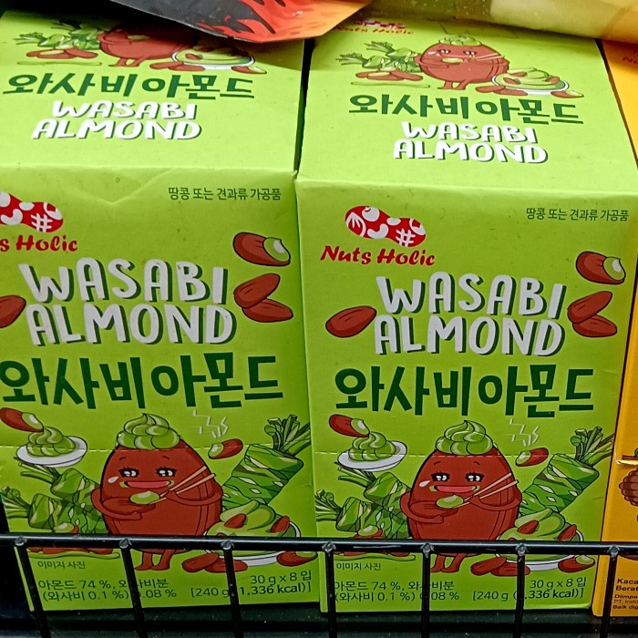 

Nuts Holic Wasabi Almond 1 Box (8pcsX30g) Kacang Almond