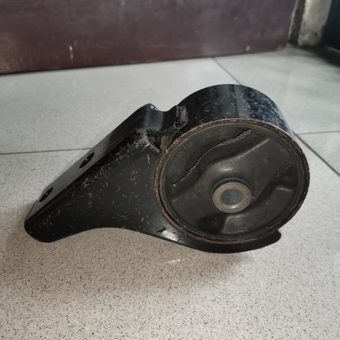 Engine mounting belakang no 1 kia carnival diesel