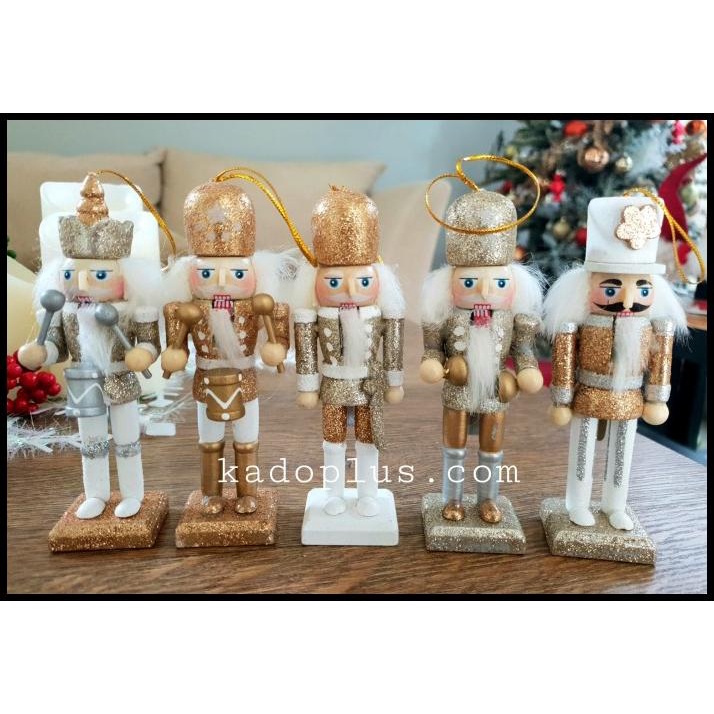 

GRATIS ONGKIR NUTCRACKER GOLD 13 CM ISI 5 !!!!!