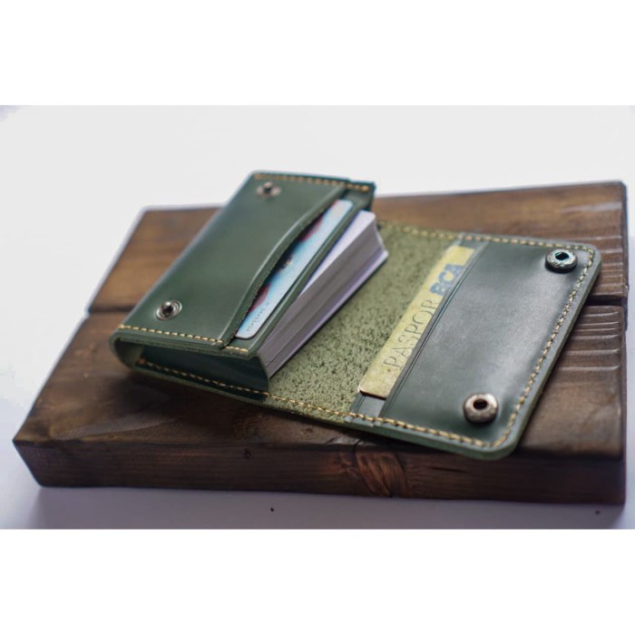 

Promo Dompet Kartu Kulit Muat Banyak Kartu Warna Hijau Tempat Kartu Nama