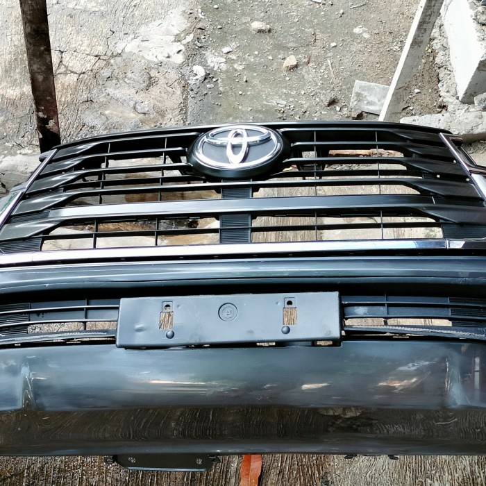 {BEKAS} Bumper Grill Full set Innova reborn 2021 Diskon