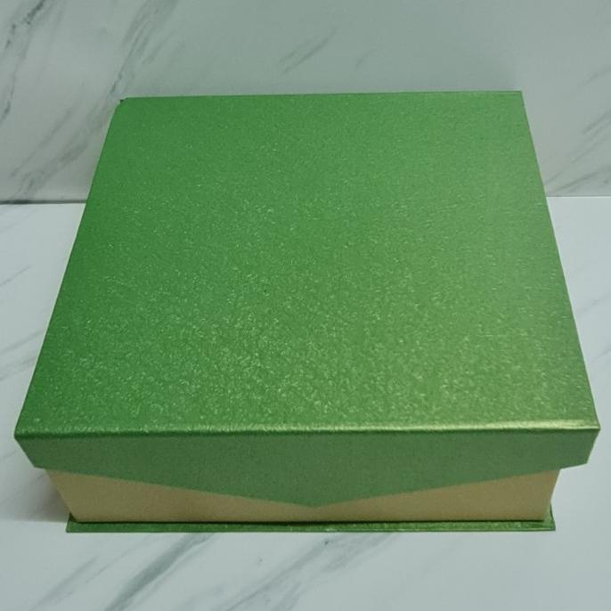 

box magnet dasi 30x30x8cm / kotak kue kering hardbox