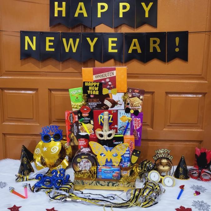 

Terlarisss - Paket Hampers Tahun Baru Happy New Year Parcel Kue Kering 32 - Langsung Kirim