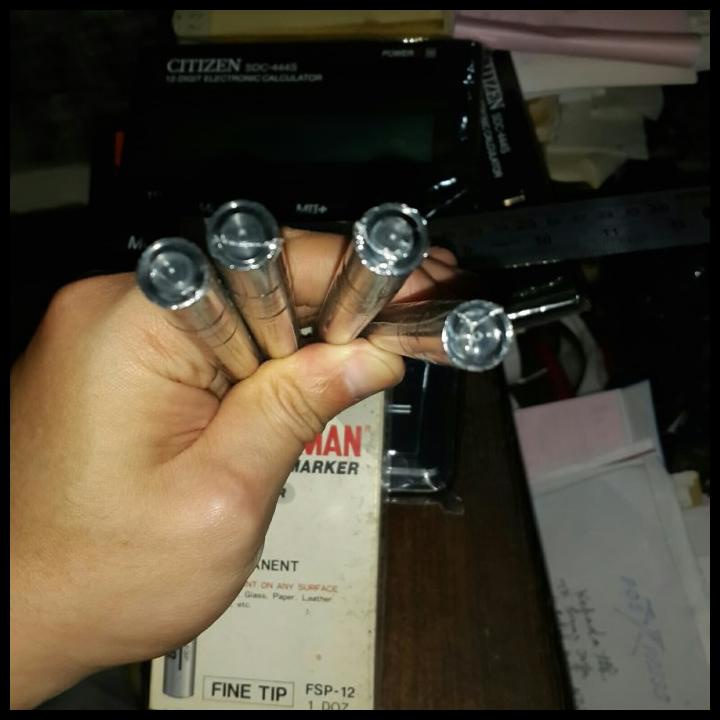 

HOT DEAL SPIDOL SNOWMAN PAINT MARKER PERMANENT SILVER DAN GOLD !!!