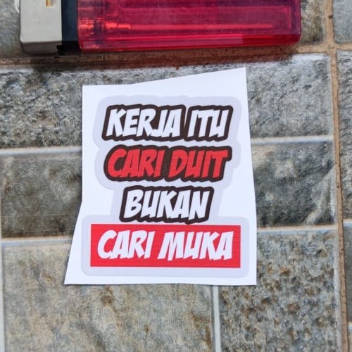

Terlaris - Stiker Kata Kerja Cari Duit Bukan Muka Humor Lucu Viral Plesetan Meme
