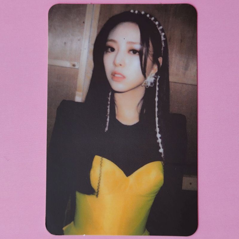 Photocard ITZY Guess Who Limited Edition Yuna