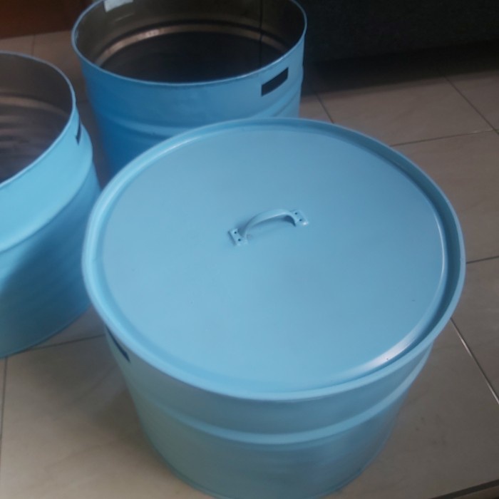 tempat sampah drum dan tutup, drum sampah, pot tanaman, tempat sampah