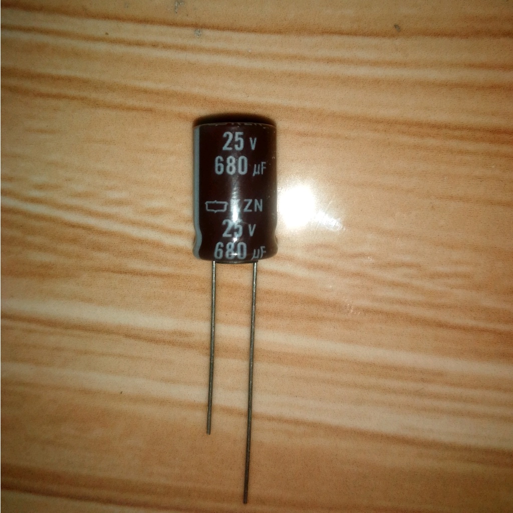 C Elco Elko 680uF 25V 680 uF 25 V