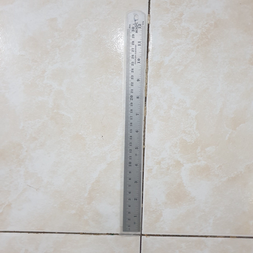 

MISTAR / PENGGARIS BESI 30 CM