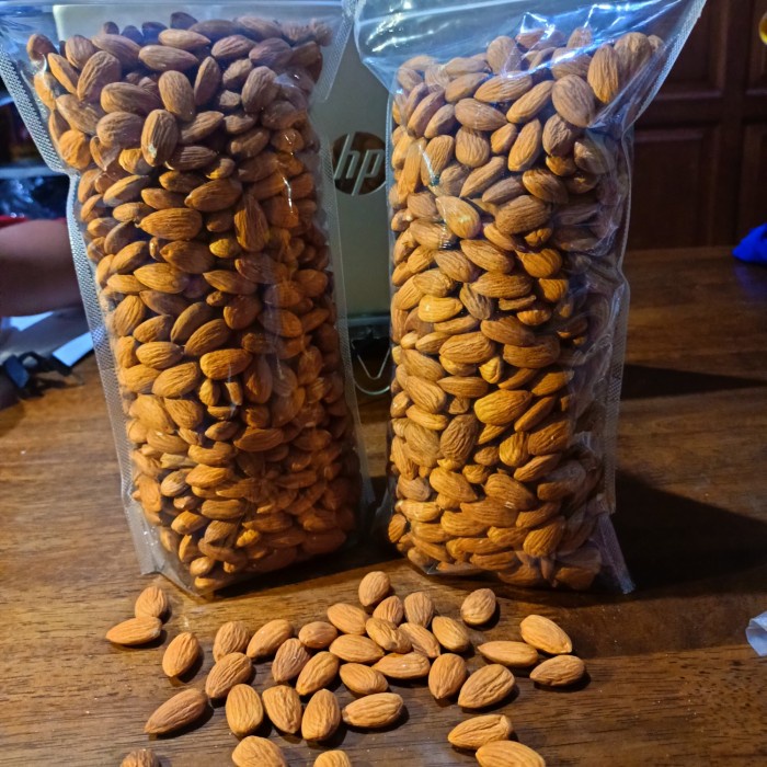 Kacang - Kacang Almond Mentah 1 Kg