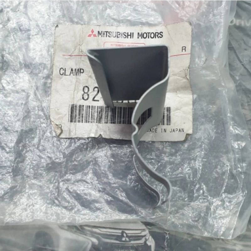 Braket Nozzle Headlamp Washer Asli Mitsubishi 
Pajero Sport