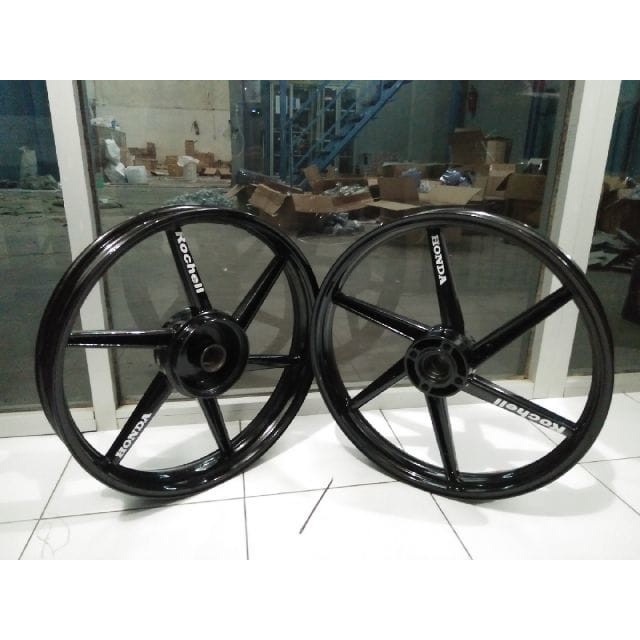 Ternampoll Velg Motor Absolute Revo Merk Rochell