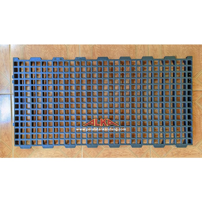 Plastik Slat Kandang Kambing