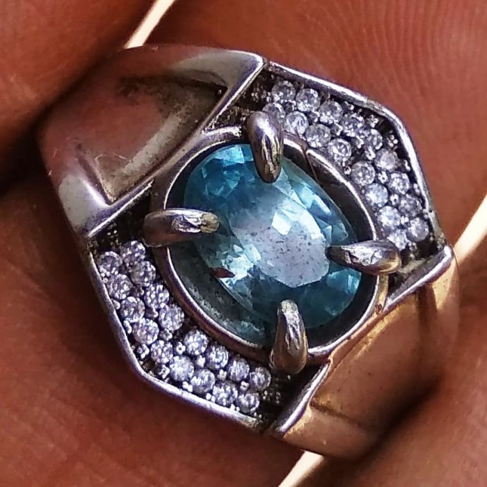 [Baru] Natural Blue Zircon Yakut Biru 100 Alami Berkilau Mirip Berlian Berkualitas