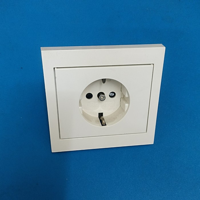 [New] Stopkontak K1 Polar White Berker Terbatas
