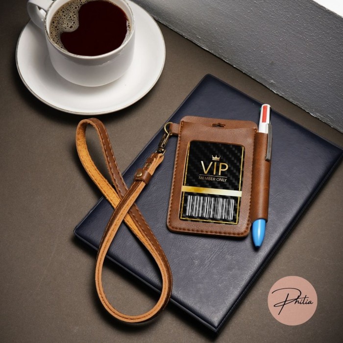 

LANYARD ID CARD KULIT DENGAN TEMPAT PULPEN NAME TAG SLOT PULPEN