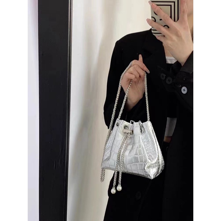 Tas Ember murah Rumbai Serut ins Tas Selempang Rantai Kulit Paten Wanita lucu slingbag korea import 