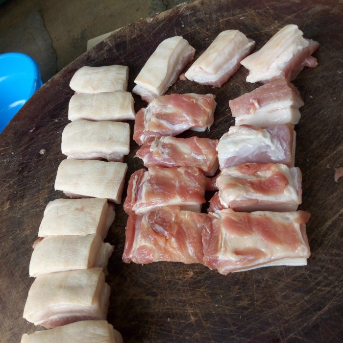 

samcan/pork belly/potongan kotak persegi 5 cm (kg)