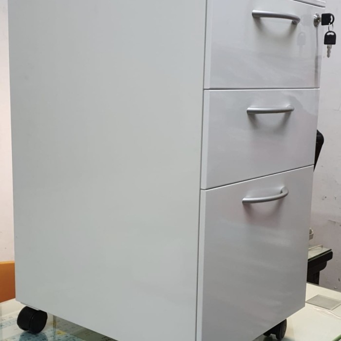 

NAKAS BESI 2 LACI 1 LACI FILE WARNA PUTIH ADA RODA SERBAGUNA ADA KUNCI