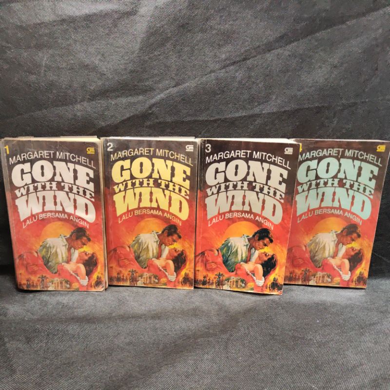 Buku Margaret Mitchell Gone With The Wind Lalu Bersama Angin, Vol 1,2,3,4, Gramedia.
