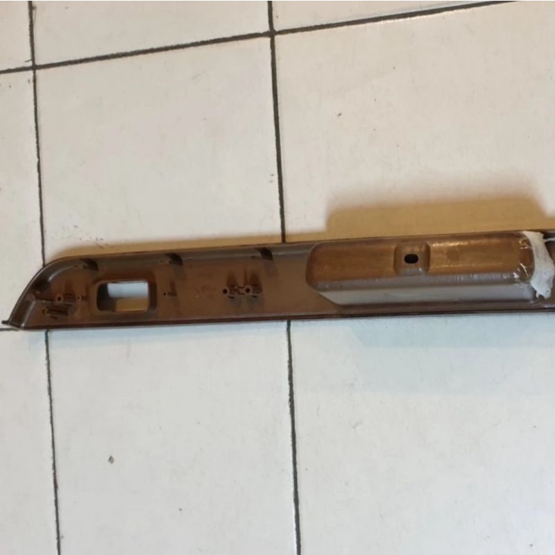 Cover Power Window Panel Wood Belakang Kanan Mitsubishi Kuda Original