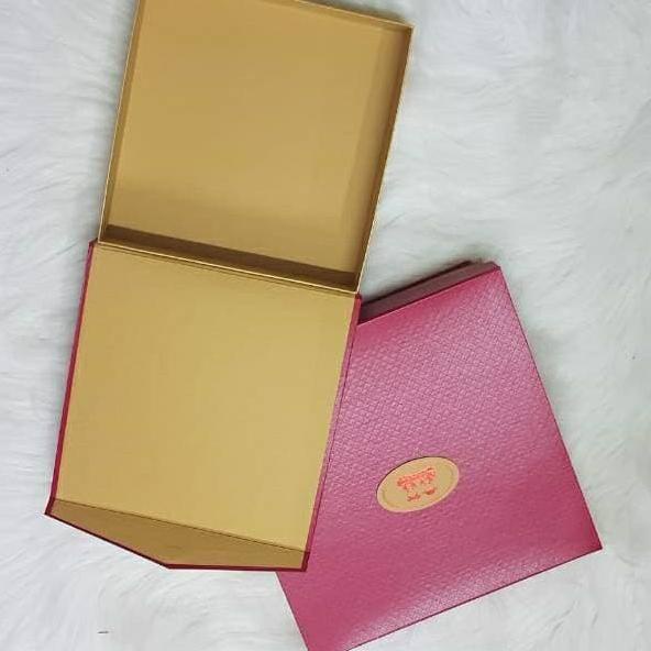 box merah 25x25x5.5cm