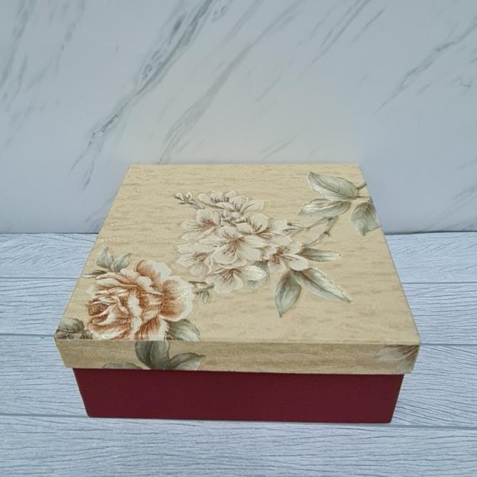 

NEW PRODUK HAMPERS BOX NATAL IMLEK WITH LID / BOX IMLEK MOTIF FLOWER 20X20X8CM !!!!!