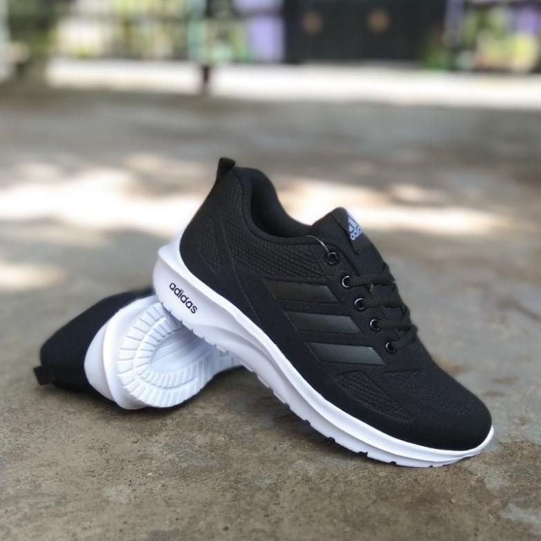 Sale Sepatu Adidas Sneakers Hitam Putih Pria Wanita /Sepatu Sekolah Hitam Polos Sepatu Kerja  Size  