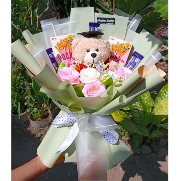 

Buket boneka dan snack untuk wisuda-buket wisuda