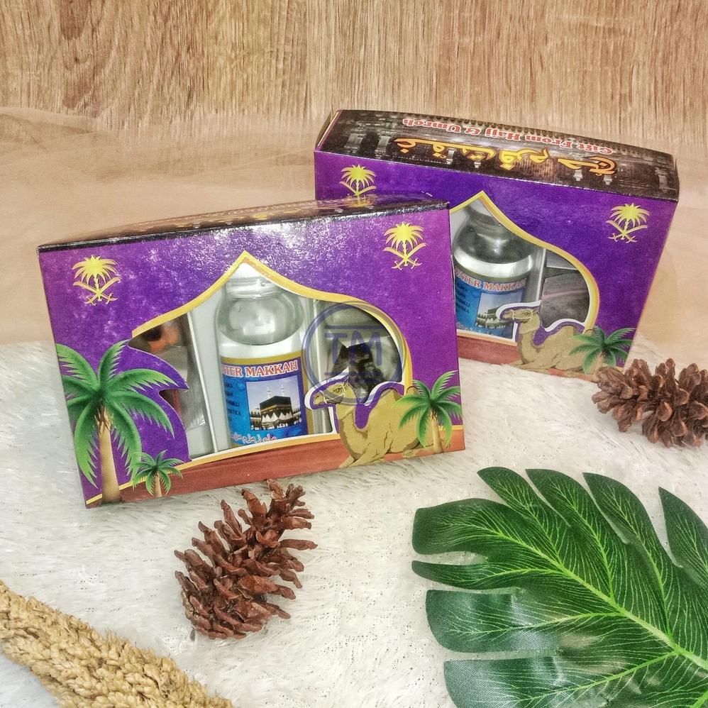 

Ready!!!(COD) PAKET SOUVENIR OLEH-OLEH HAJI & UMROH Kemasan Kardus Isi Air Zam-zam 80 ml Kurma Kacang Arab Kismis Cokelat Kerikil Tasbih 33