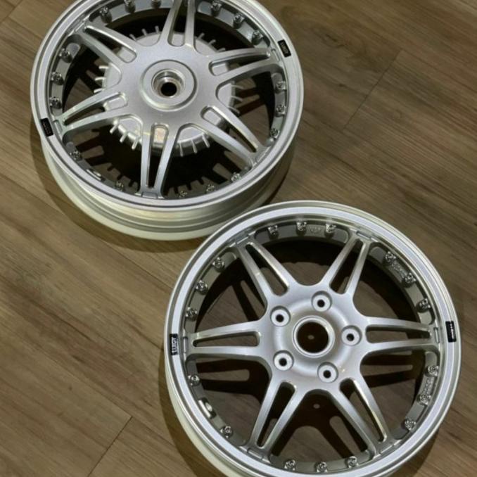 Trade In Velg Luigy Cs-05 Silver W126 Vespa Sprint Euro Primavera R12