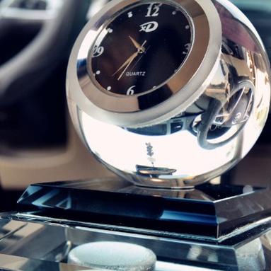 Parfum Mobil Car Air Freshner Unik Crystal Led Pajangan Dashboard C Mewah Dengan Jam Aktif Parfum Mo