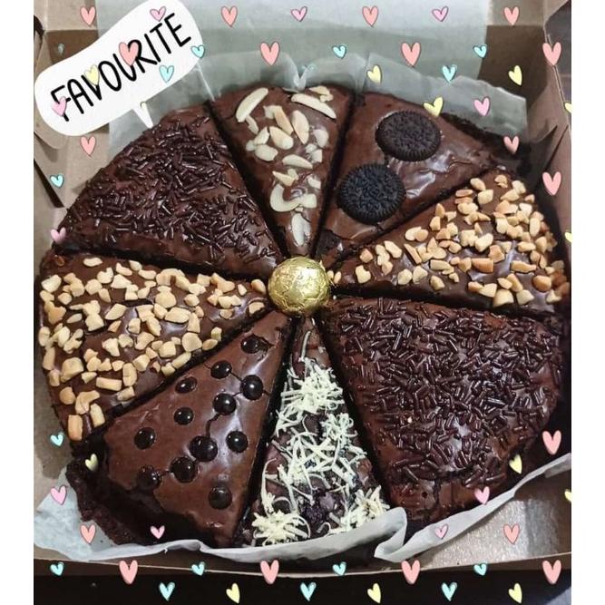 

Ready Fudgy Brownies Dark Coklat model Pizza, diameter 20cm