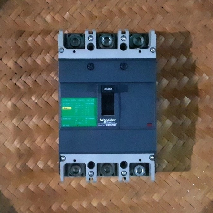 [New Ori] Mccb Schneider Ezcc 250 F 3 Phase 250 Ampere Terbatas