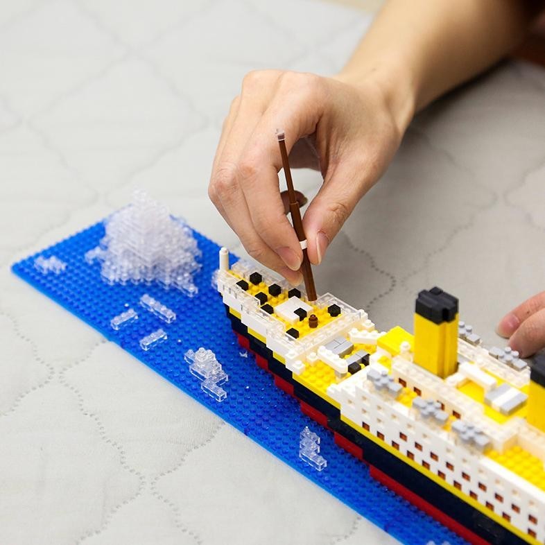 [MAINAN] ReadyParis Eiffel Titanic Cruise Ship Model Boat Mini Bricks Model DIY Building Blocks Bric