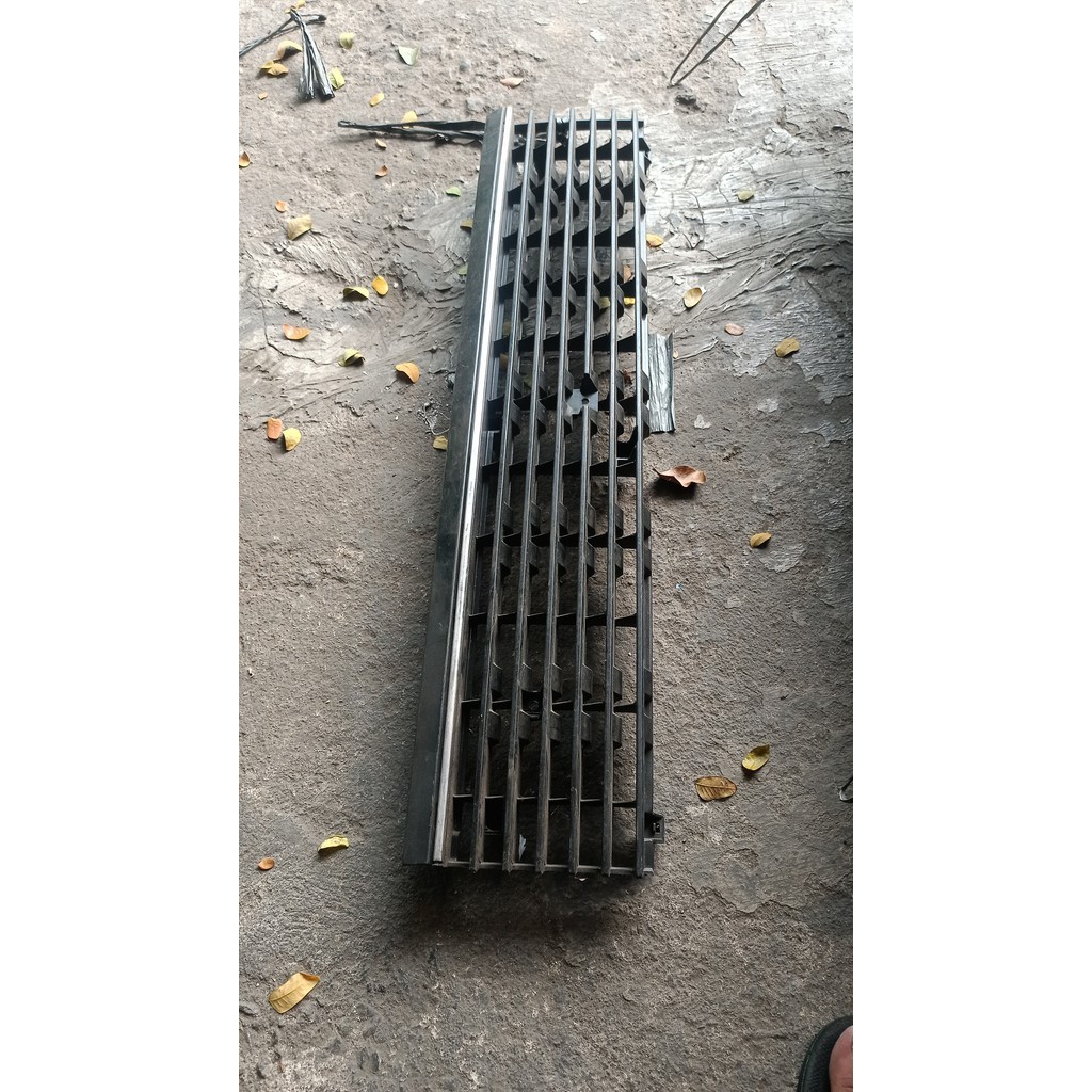 Grill Corolla dx 1982-1983 original