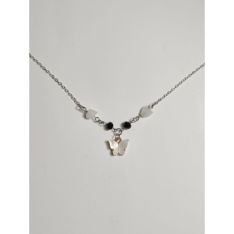 Kalung kupu kupi putih | kalung kupu kupu silver | kalung manik manik