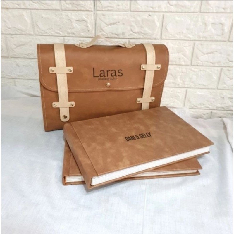 Promo Album tas  kolase isi 2 album , termurah sudah temasuk grafir logo nan nama pengantin