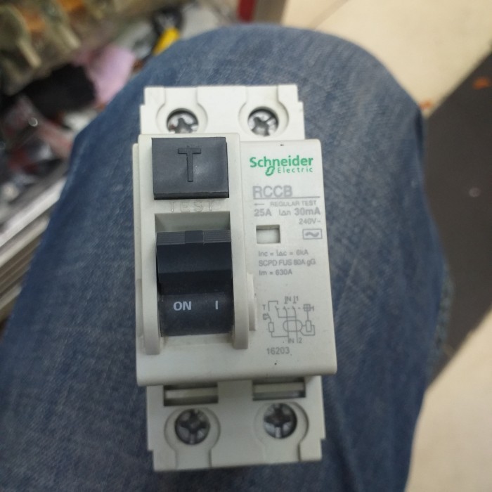 RCCB 2P 25A 30MA SCHNEIDER