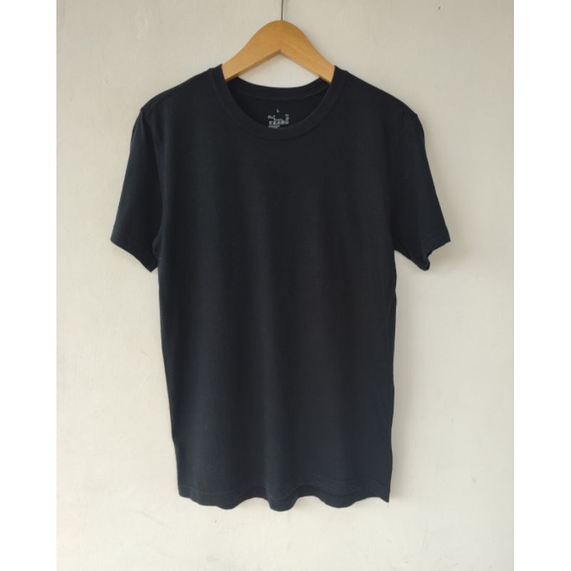 KAOS MUJI HITAM POLOS