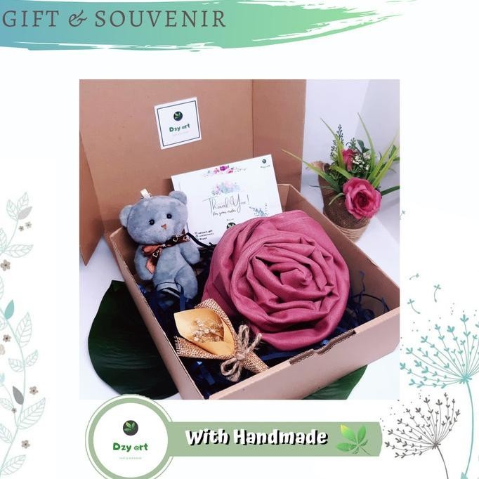 

Parsel Ramadan Hampers Hijab Bentuk Bunga Free Box