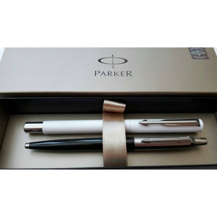

Paker Parker Black White:1Pcs Jotter Black Bp+1Pcs Vector Std.White Rb