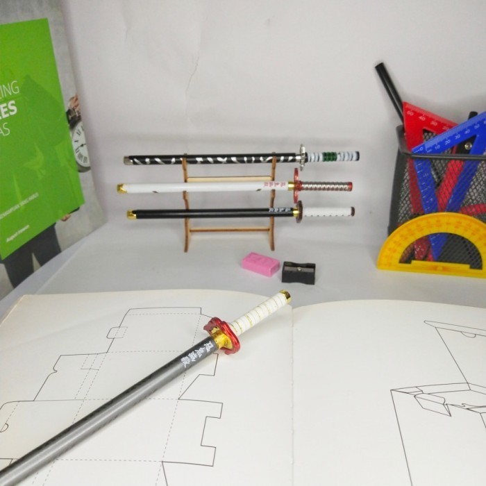 

Pulpen Pedang Anime Demon Slayer Rengoku Swordpen Stainless Steel 20Cm